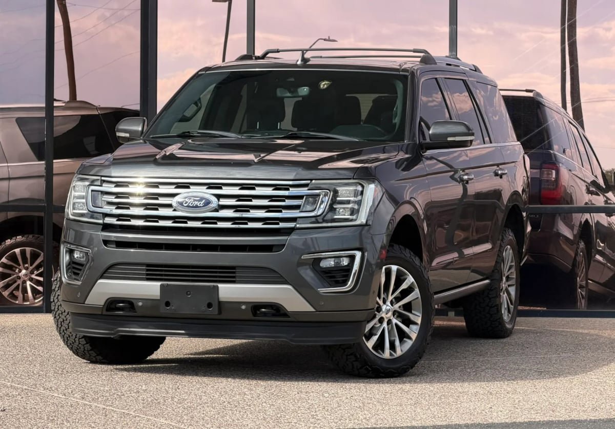Used 2018 Ford Expedition Limited w/ Equipment Group 301A AWD/4WD image 2