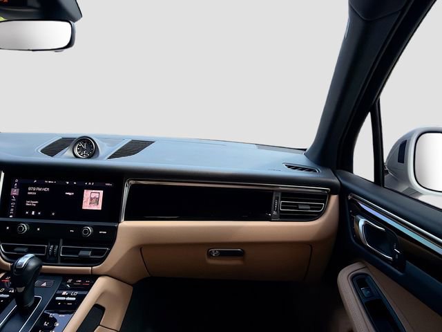 Used 2023 Porsche Macan Turbo image 18
