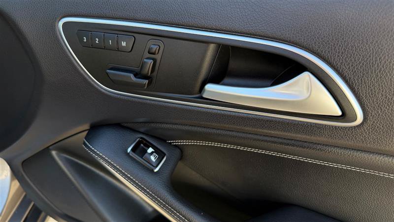Used 2015 Mercedes-Benz GLA 250 4MATIC image 34