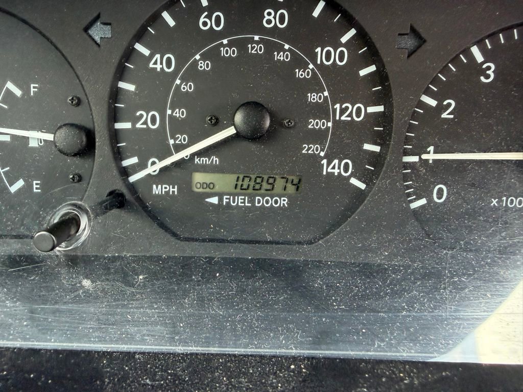 Used 2000 Toyota Camry LE FWD image 28