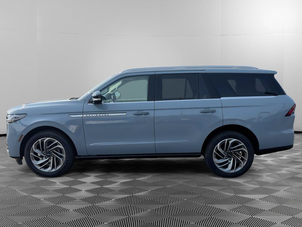 New 2026 Lincoln Navigator Reserve AWD/4WD image 4