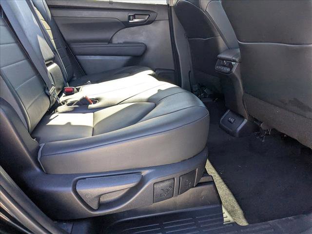 Used 2022 Toyota Highlander XLE image 17