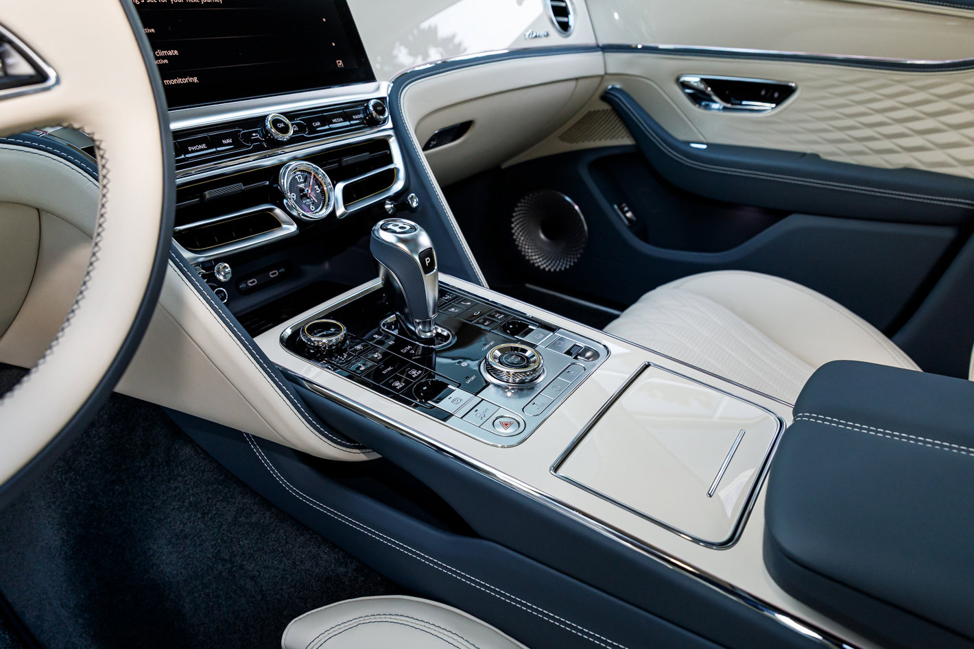 New 2026 Bentley Flying Spur Azure image 29