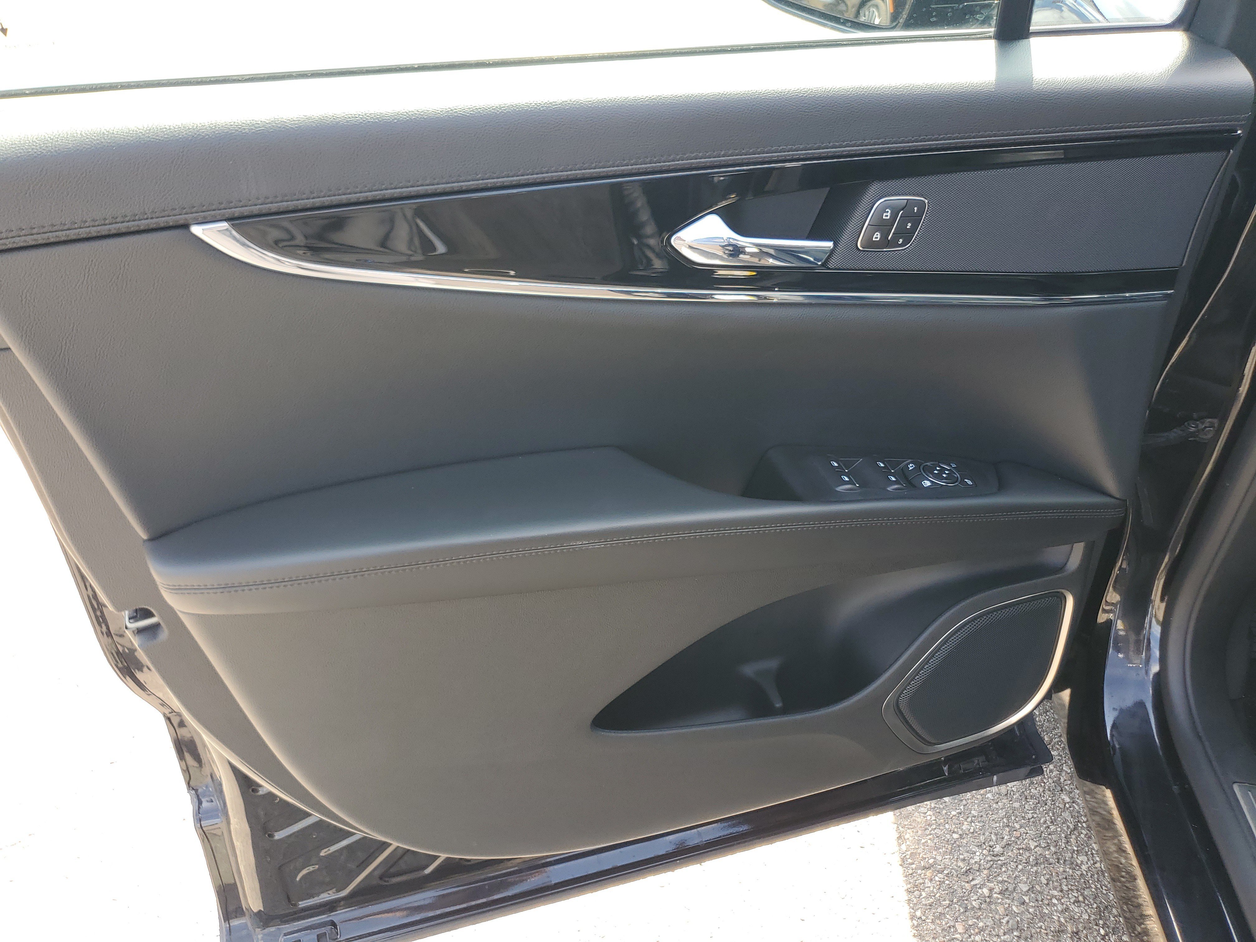 Certified 2023 Lincoln Nautilus AWD w/ Premium Package image 10