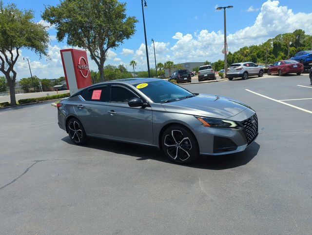 Certified 2023 Nissan Altima 2.5 SR w/ SR Premium Package FWD image 1