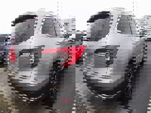 Used 2019 Honda Pilot Touring image 5