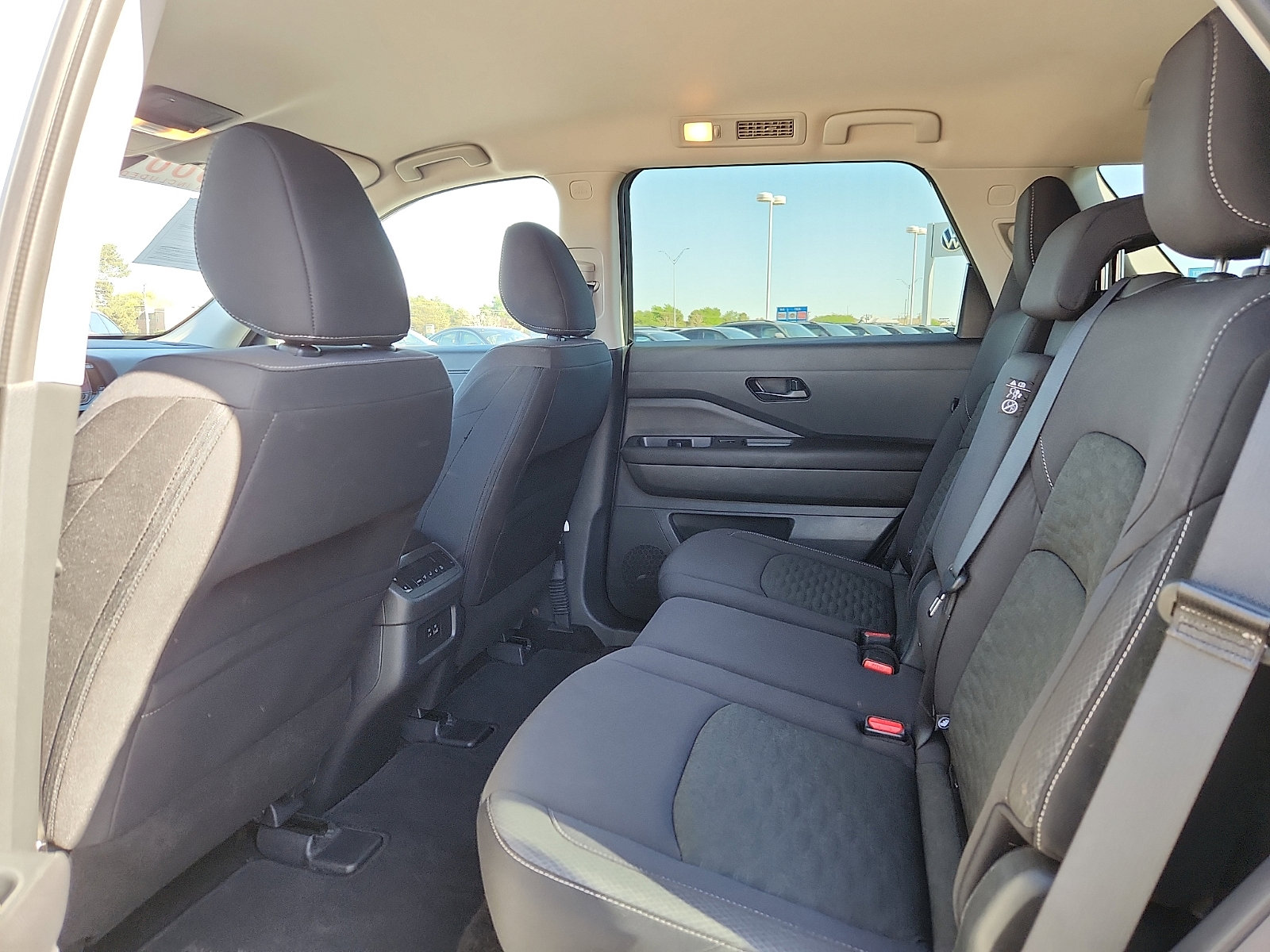 Used 2025 Nissan Pathfinder SV image 12