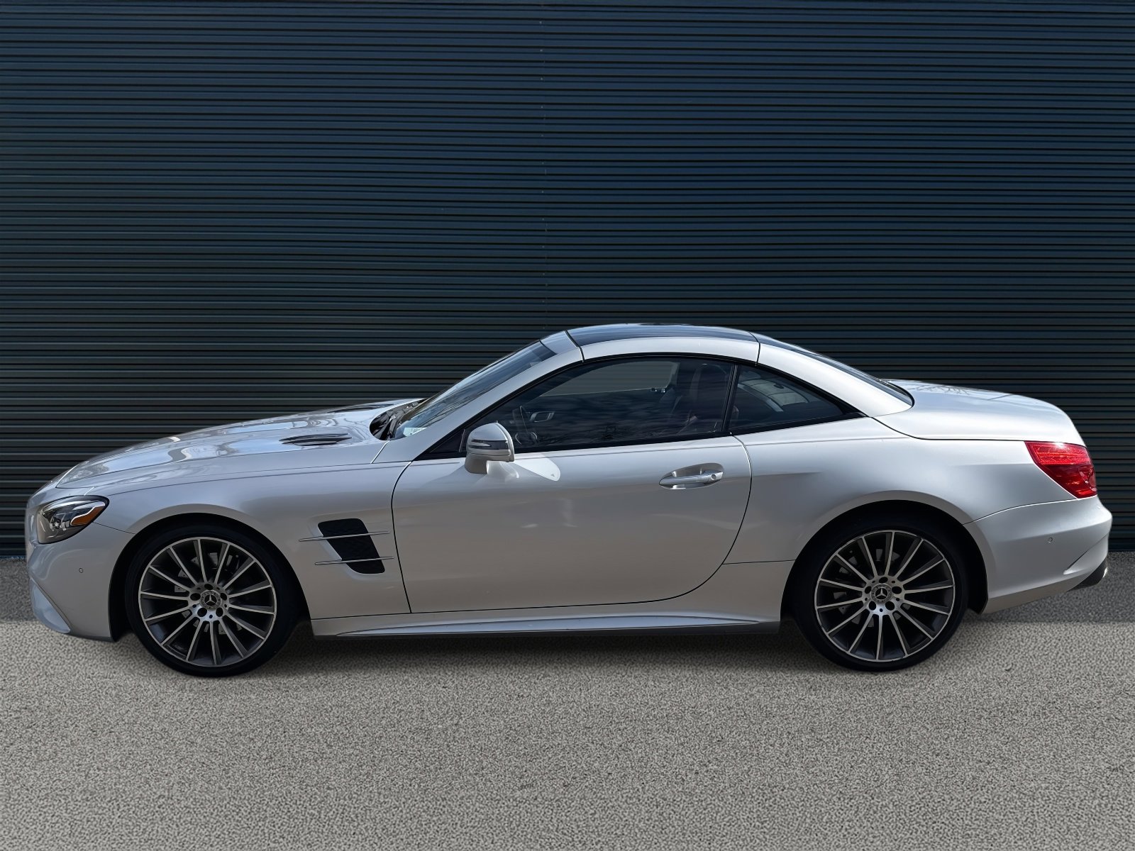 Used 2017 Mercedes-Benz SL 450 image 2