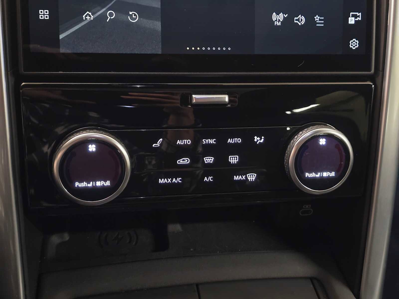 Used 2025 Land Rover Discovery Dynamic SE image 29