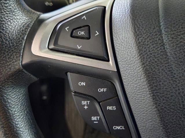 Used 2017 Ford Fusion SE w/ Fusion SE Technology Package FWD image 9