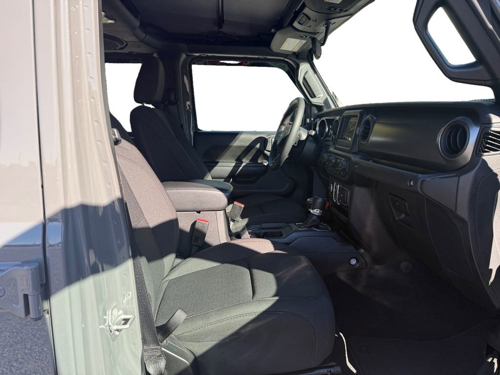 Used 2023 Jeep Gladiator Sport image 15