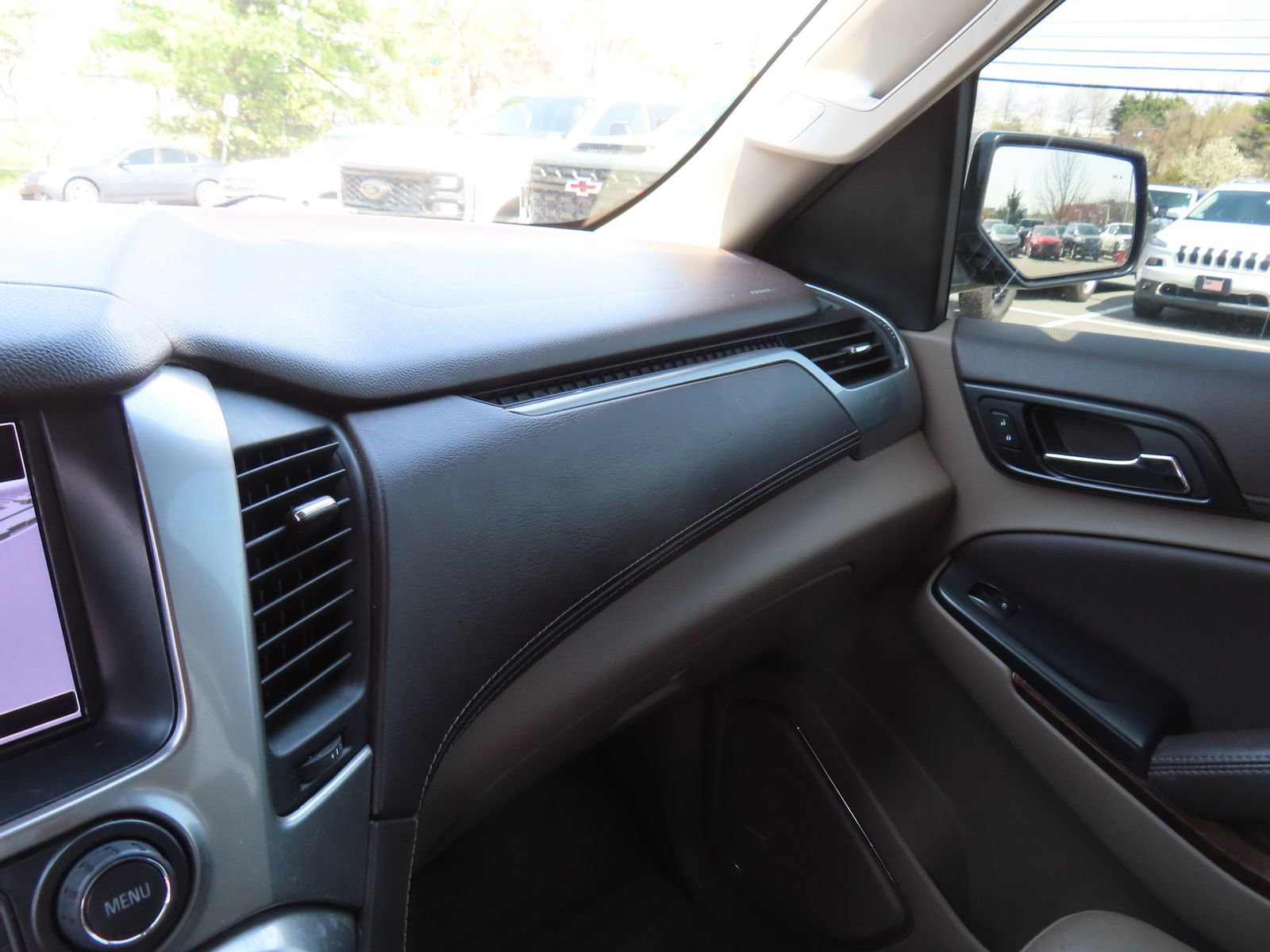 Used 2017 Chevrolet Suburban LT w/ Luxury Package image 24