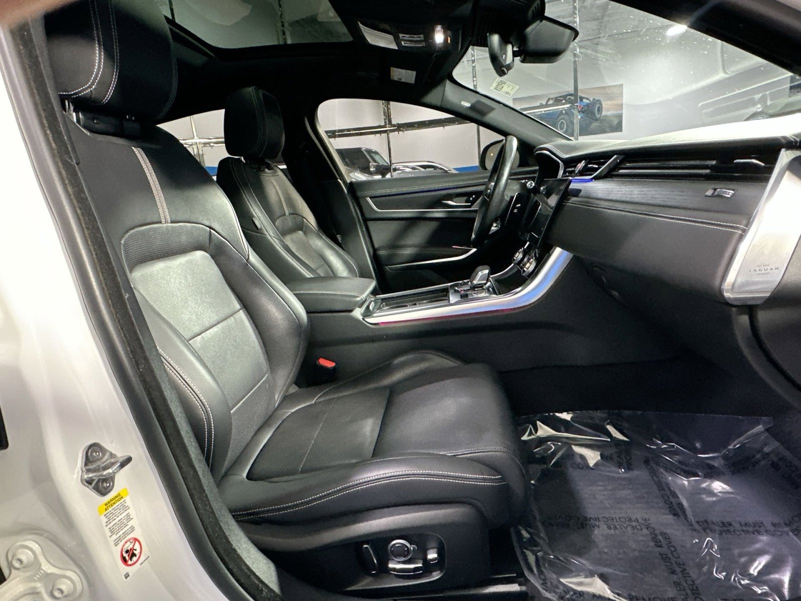 Used 2022 Jaguar XF R-Dynamic SE image 37