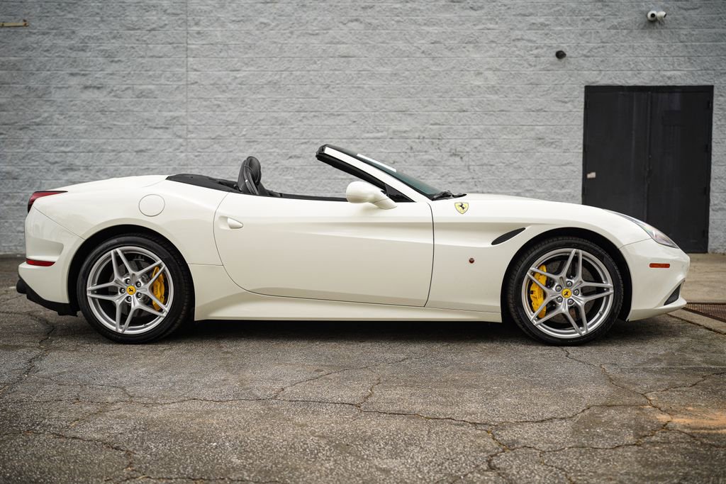 Used 2016 Ferrari California T image 19