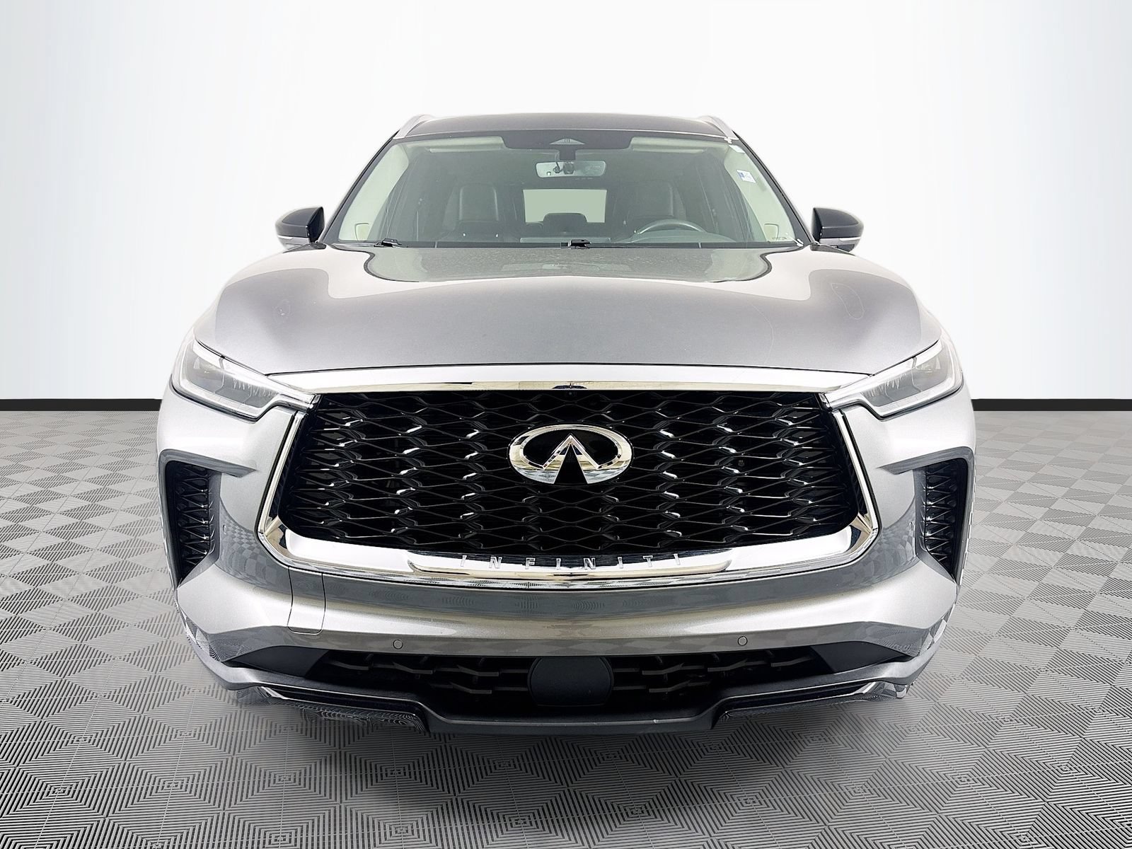 Used 2023 INFINITI QX60 Luxe w/ Performance Audio Package FWD image 2