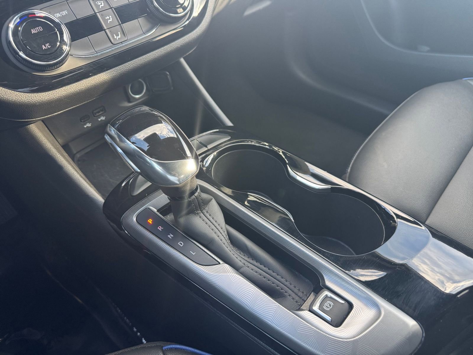 Used 2025 Buick Envista Sport Touring image 39