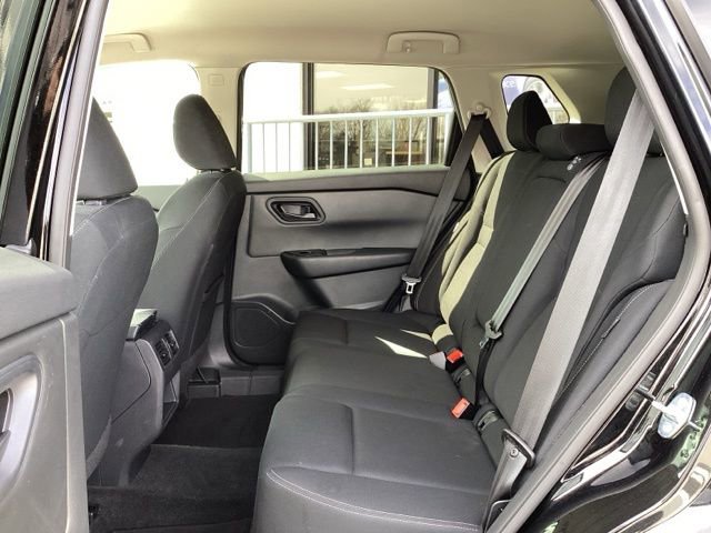 Used 2024 Nissan Rogue S image 31