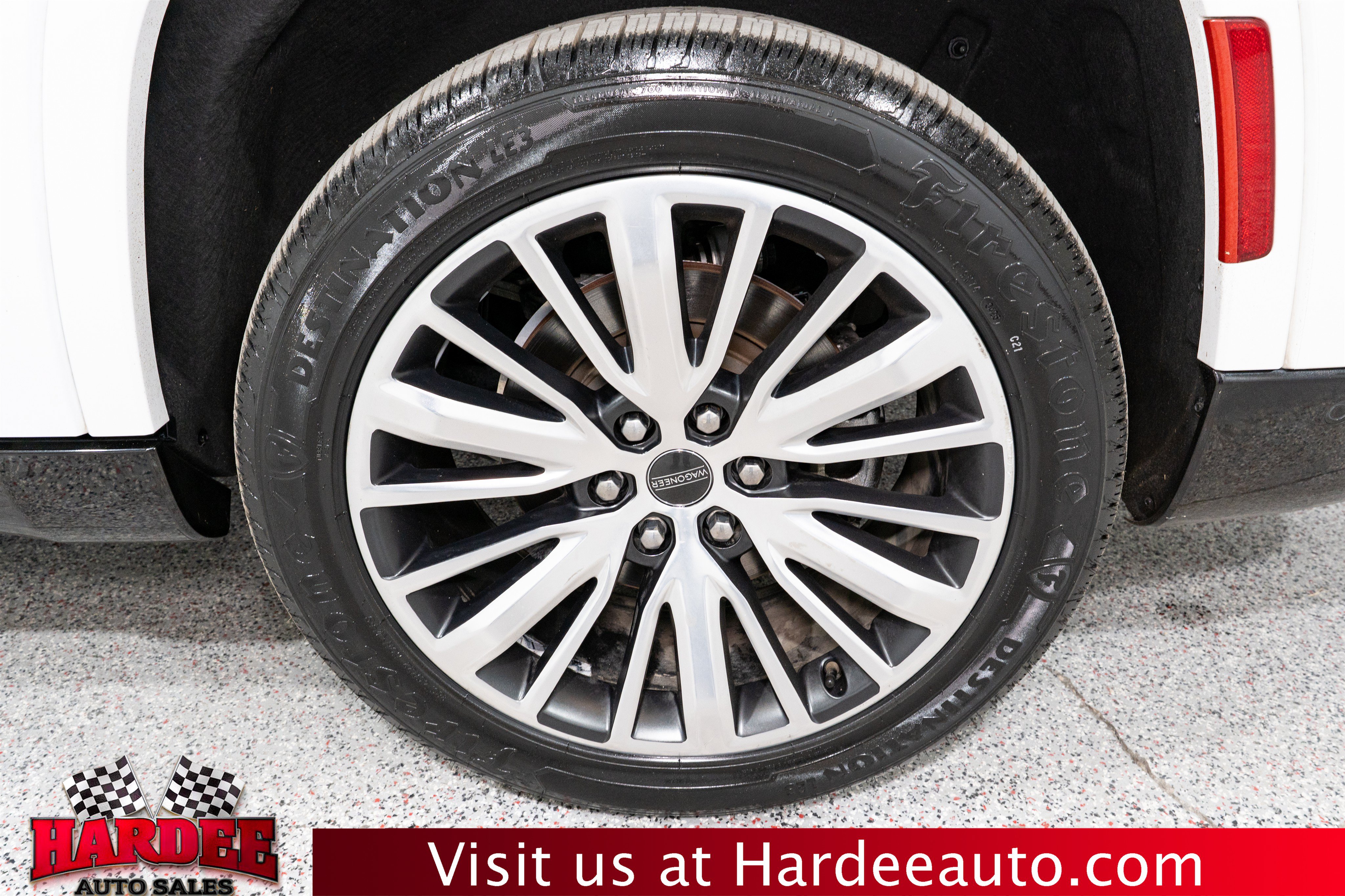 Used 2024 Jeep Grand Wagoneer L Series III AWD/4WD image 10