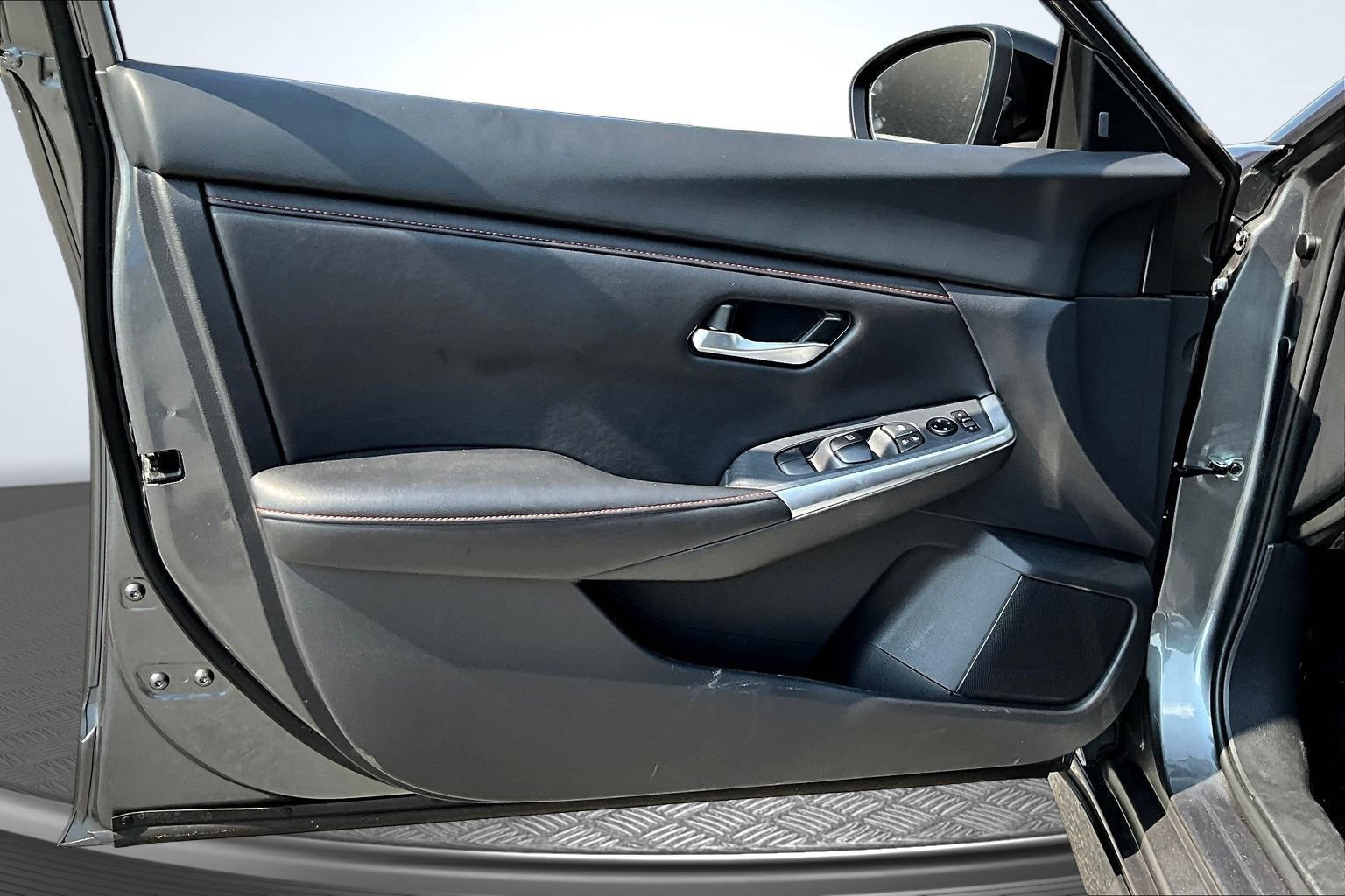 Used 2025 Nissan Sentra SR FWD image 19
