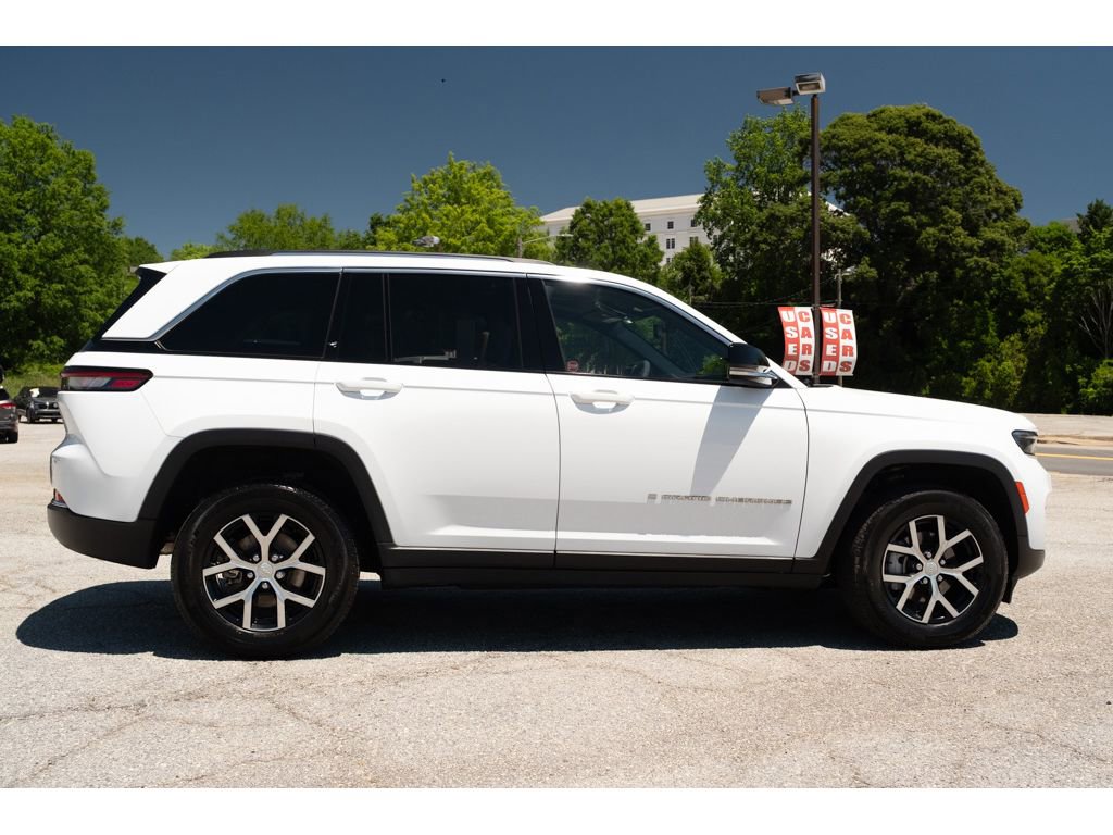Used 2024 Jeep Grand Cherokee Limited RWD image 9