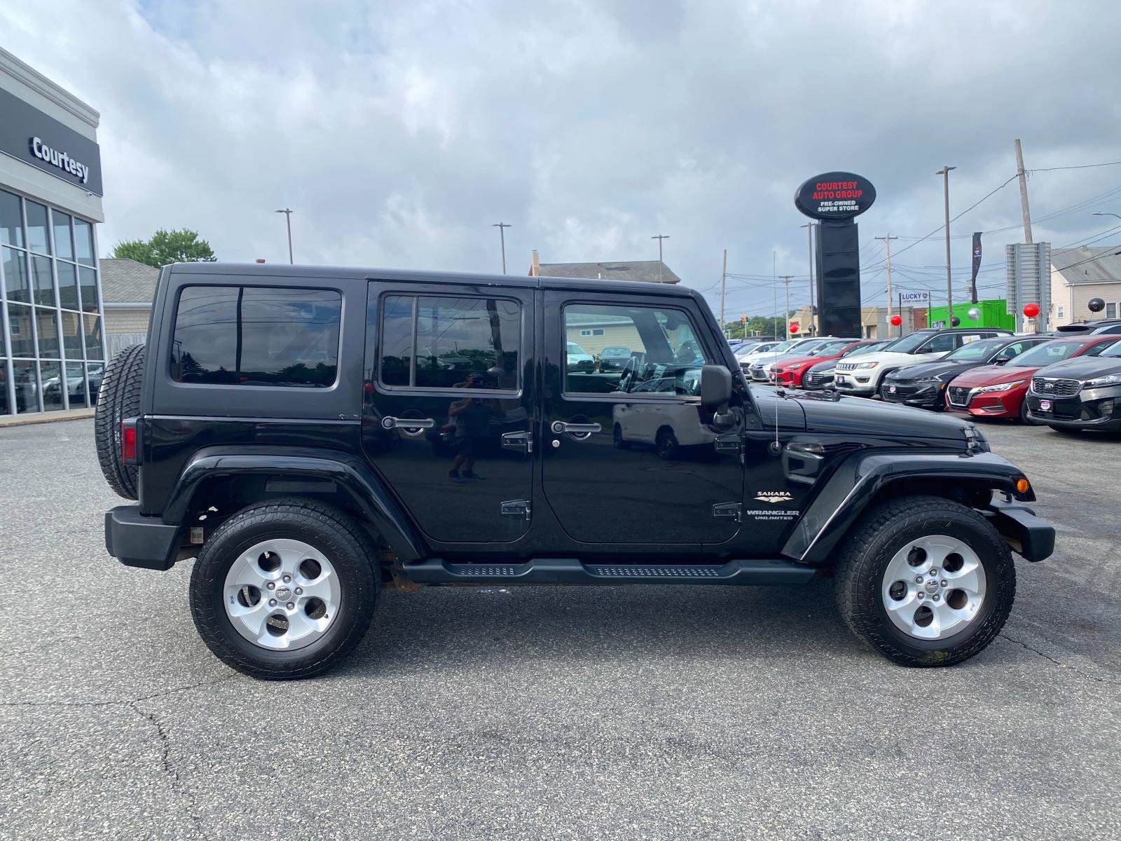 Used 2014 Jeep Wrangler Unlimited Sahara w/ Connectivity Group image 7