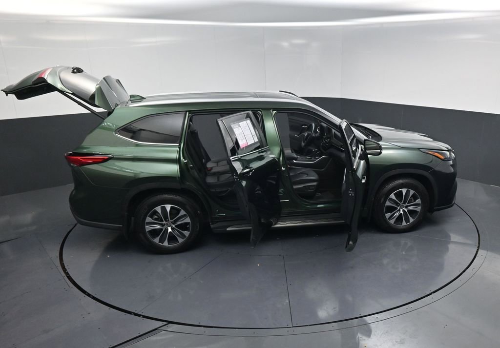 Used 2023 Toyota Highlander XLE image 22