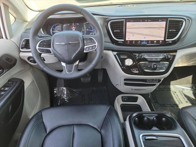 Certified 2024 Chrysler Pacifica Limited FWD image 4