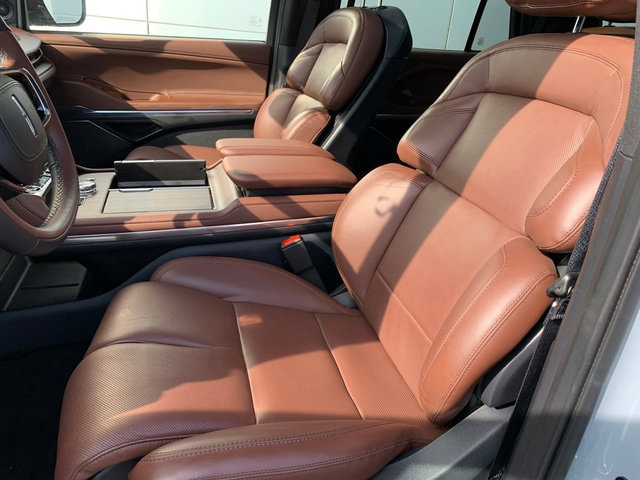 Certified 2025 Lincoln Navigator Reserve image 18