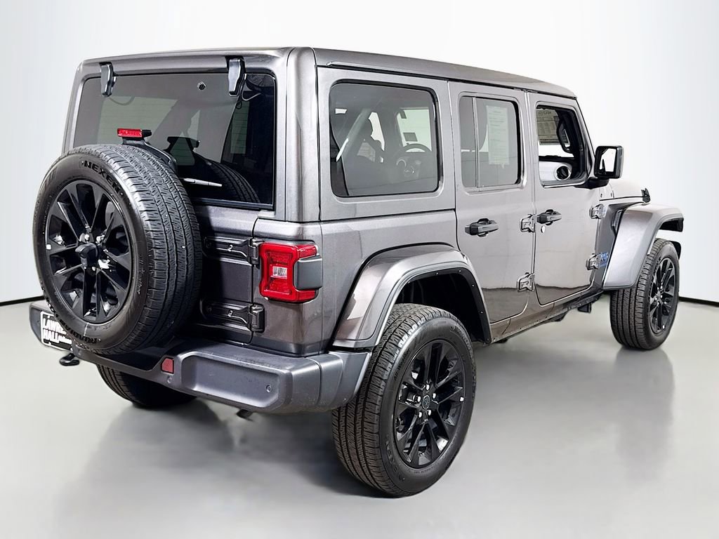 Used 2025 Jeep Wrangler Unlimited Sahara w/ Safety Group AWD/4WD image 4