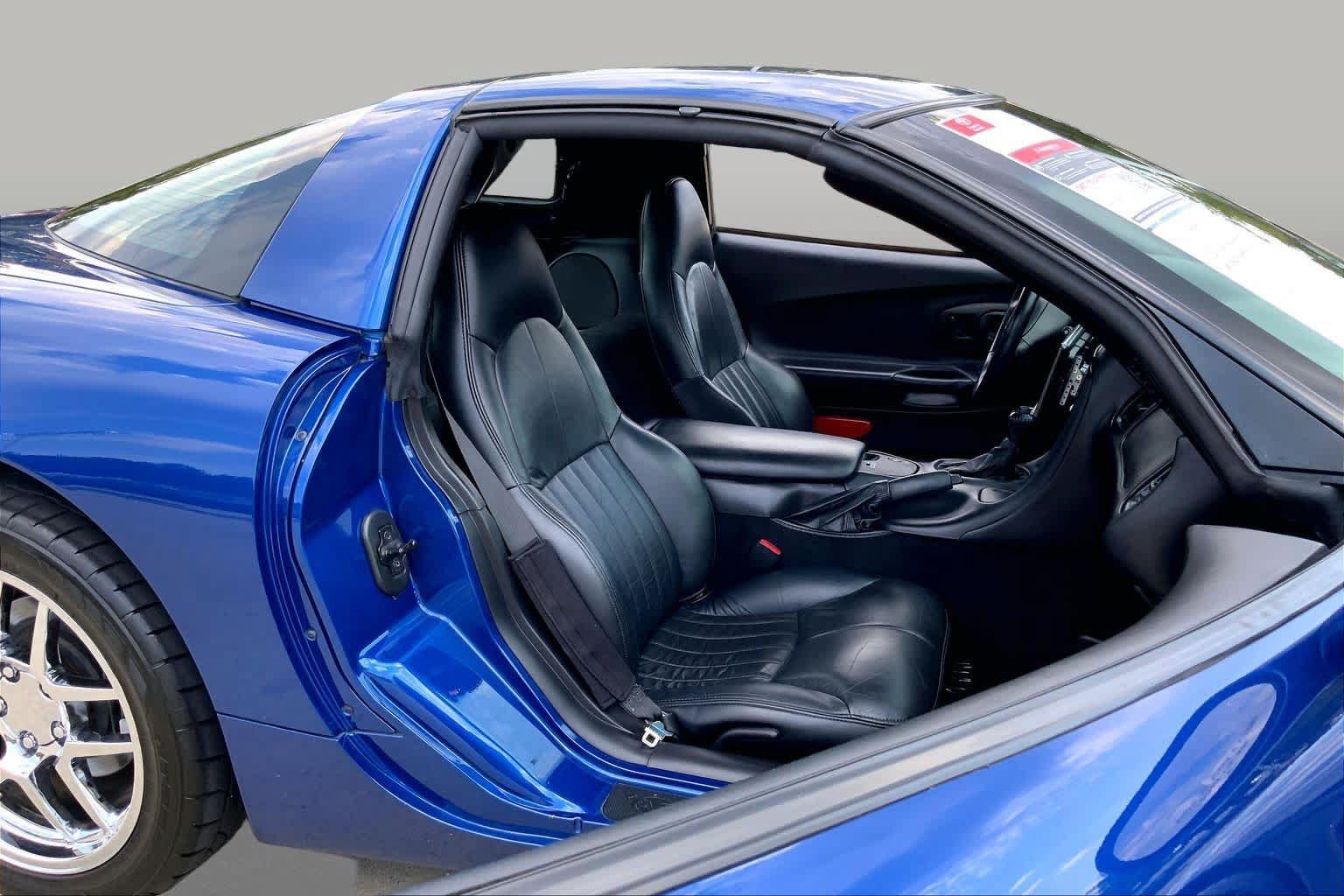 Used 2002 Chevrolet Corvette Coupe RWD image 8