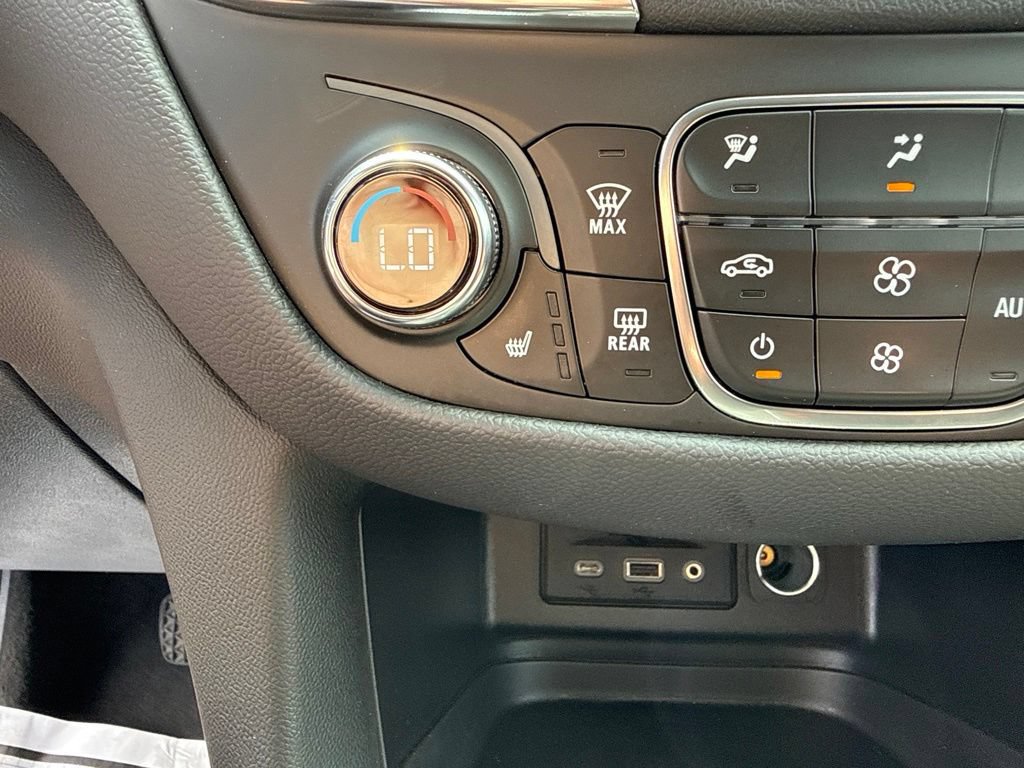 Used 2024 Chevrolet Equinox LT AWD/4WD image 34