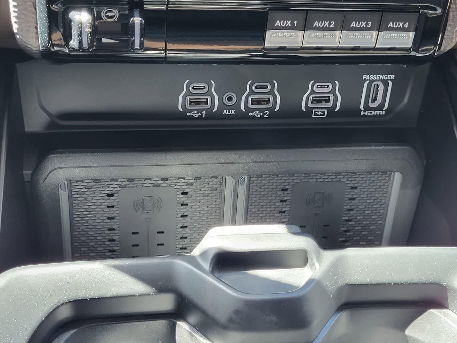 Used 2025 RAM 3500 Longhorn AWD/4WD image 26