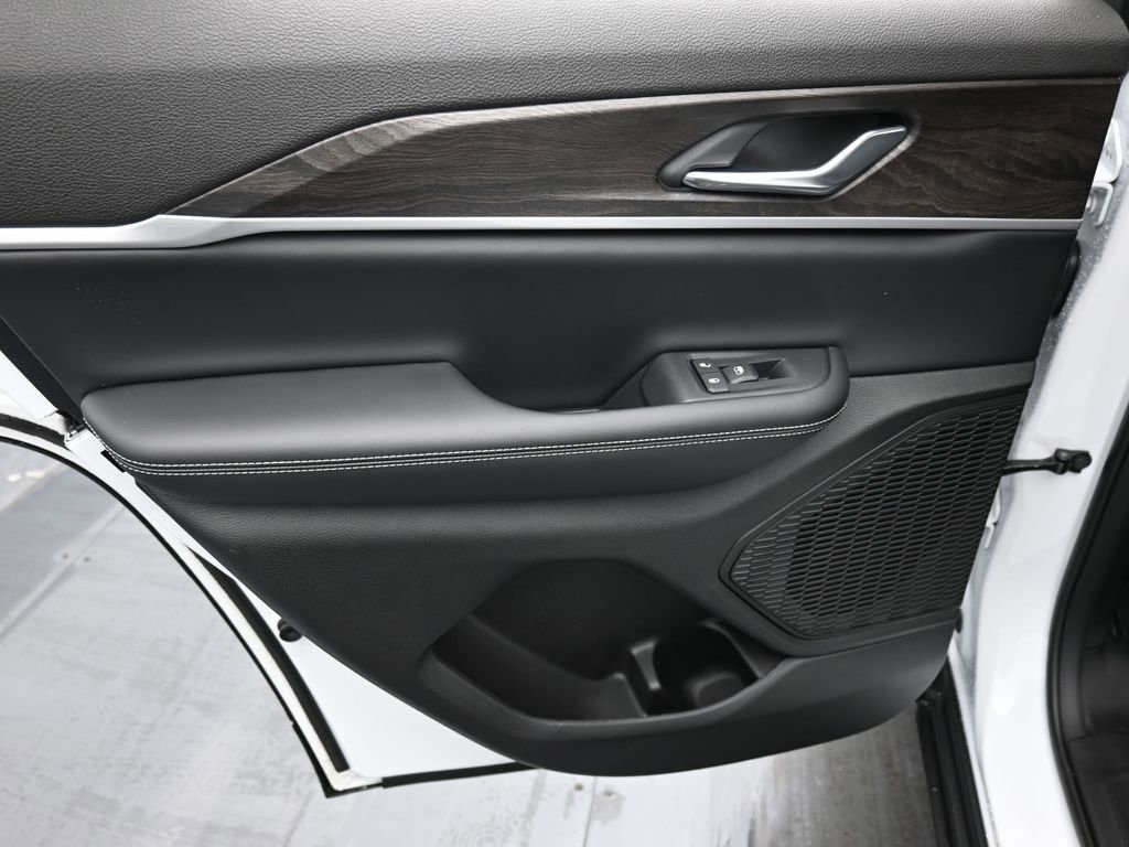 New 2026 Jeep Grand Cherokee Altitude image 11