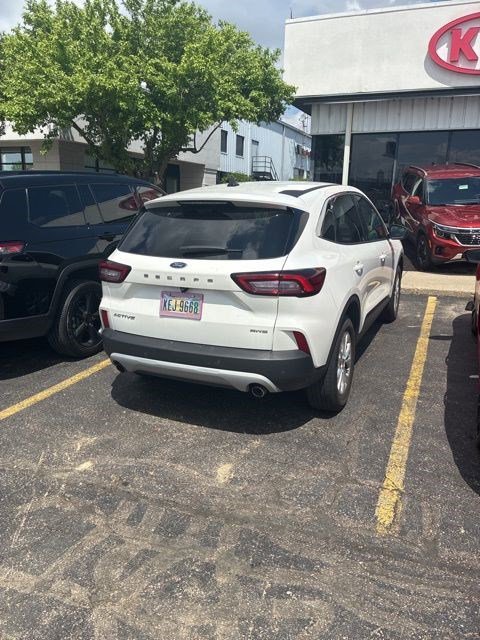 Used 2023 Ford Escape Active w/ Tech Pack #1 AWD/4WD image 2