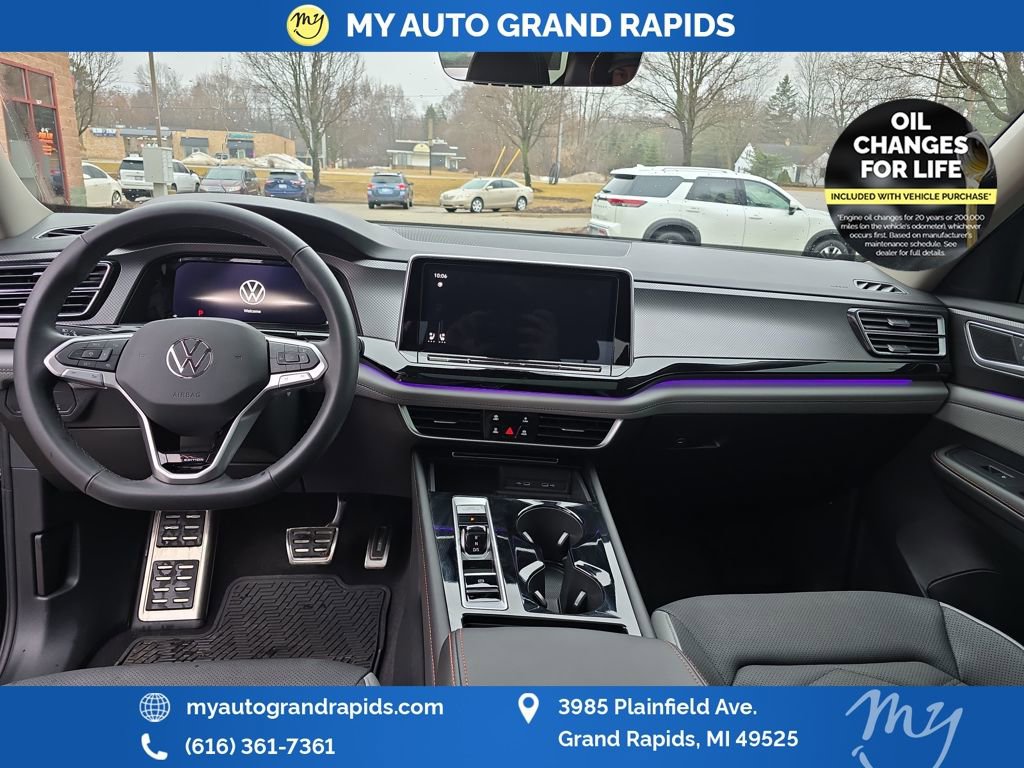 Used 2024 Volkswagen Atlas Peak Edition SE image 12