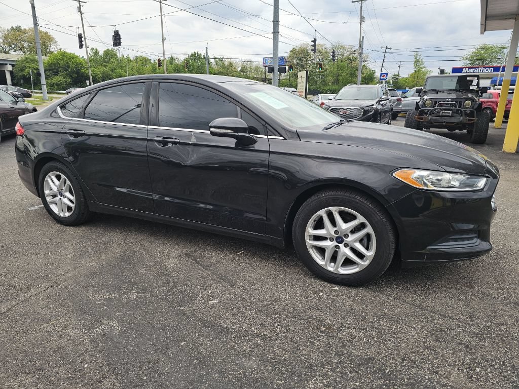 Used 2015 Ford Fusion SE FWD image 18