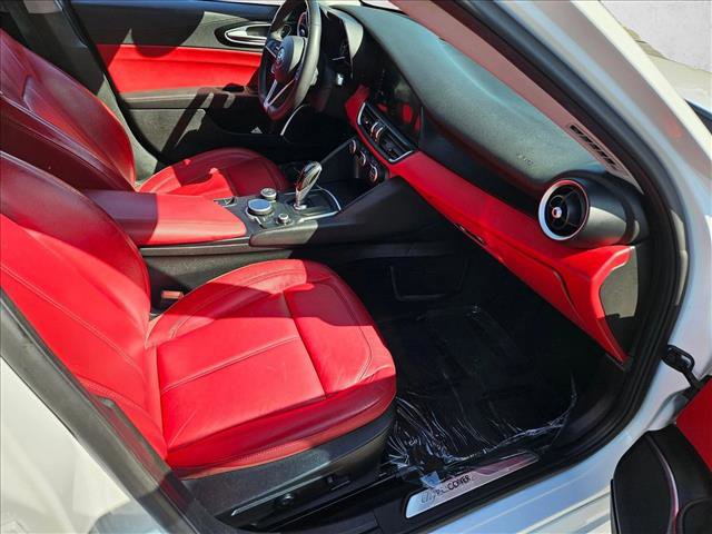 Used 2018 Alfa Romeo Giulia RWD image 18