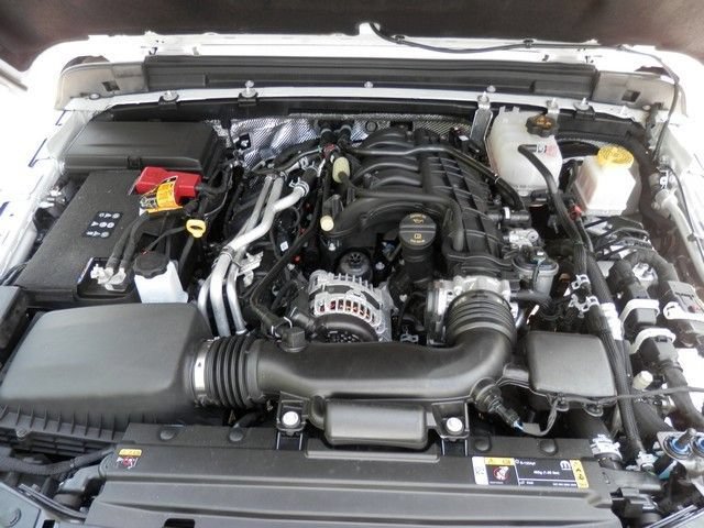 Used 2024 Jeep Gladiator Rubicon w/ Technology Group AWD/4WD image 38
