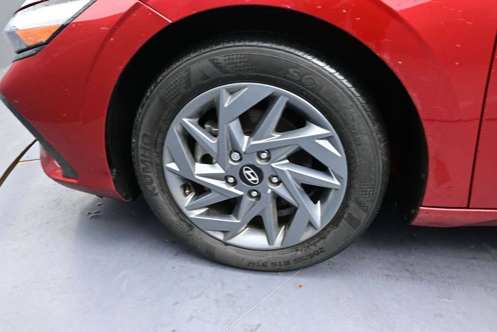 Used 2024 Hyundai Elantra SEL FWD image 13