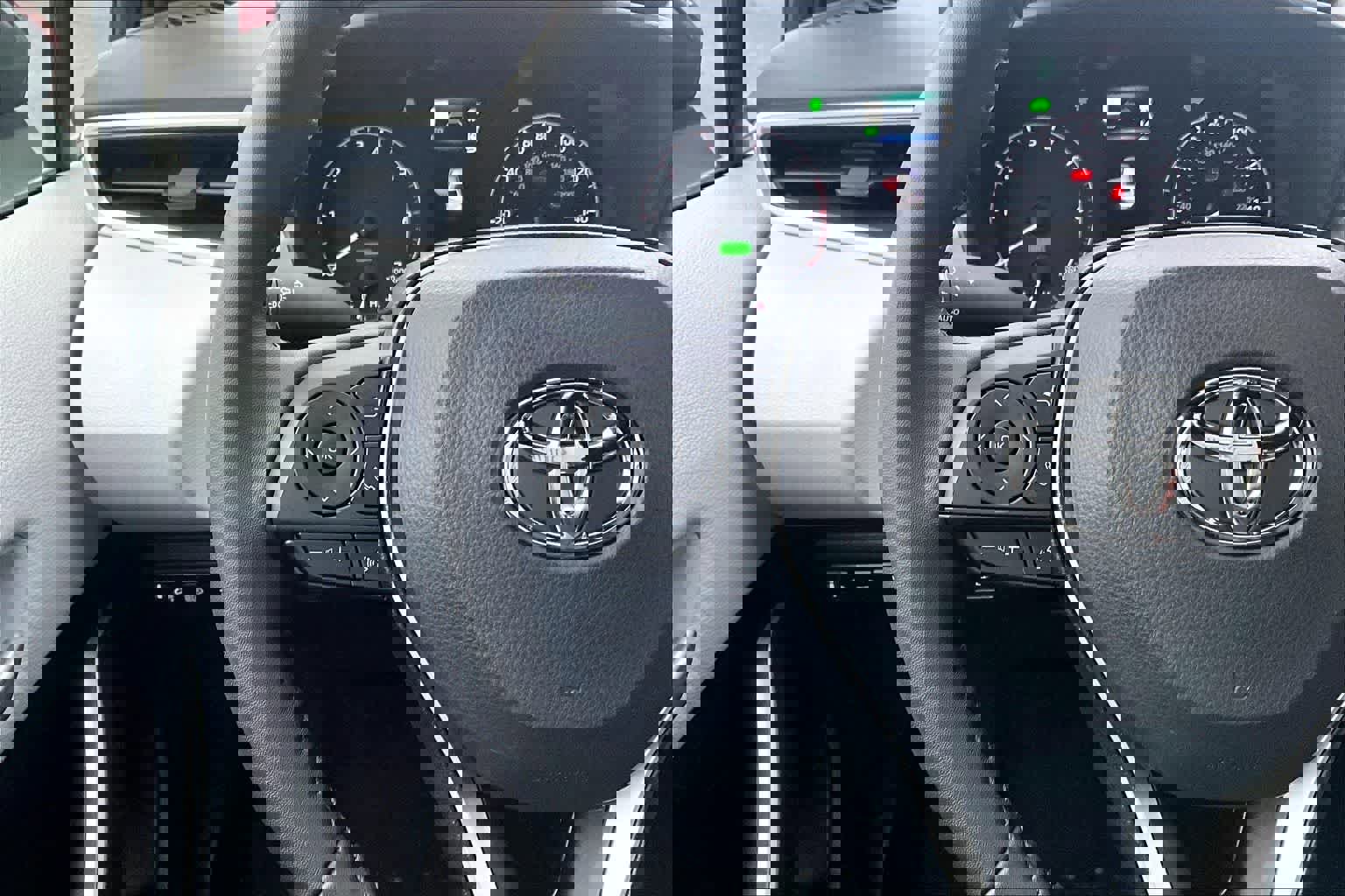 Used 2025 Toyota Corolla SE w/ Convenience Package FWD image 25