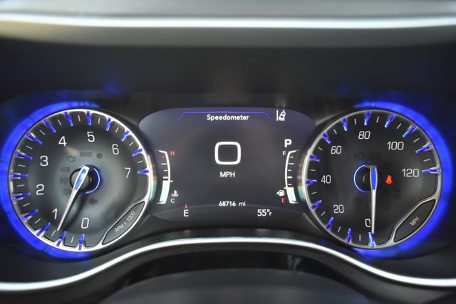 Used 2024 Chrysler Pacifica Touring-L FWD image 14