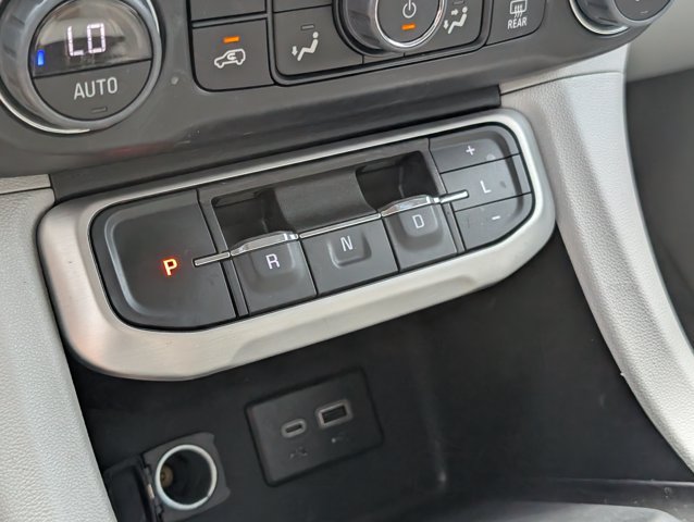 Used 2023 GMC Acadia SLE FWD image 25