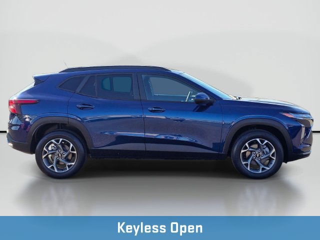 Used 2024 Chevrolet Trax LT w/ Sunroof Package FWD image 7