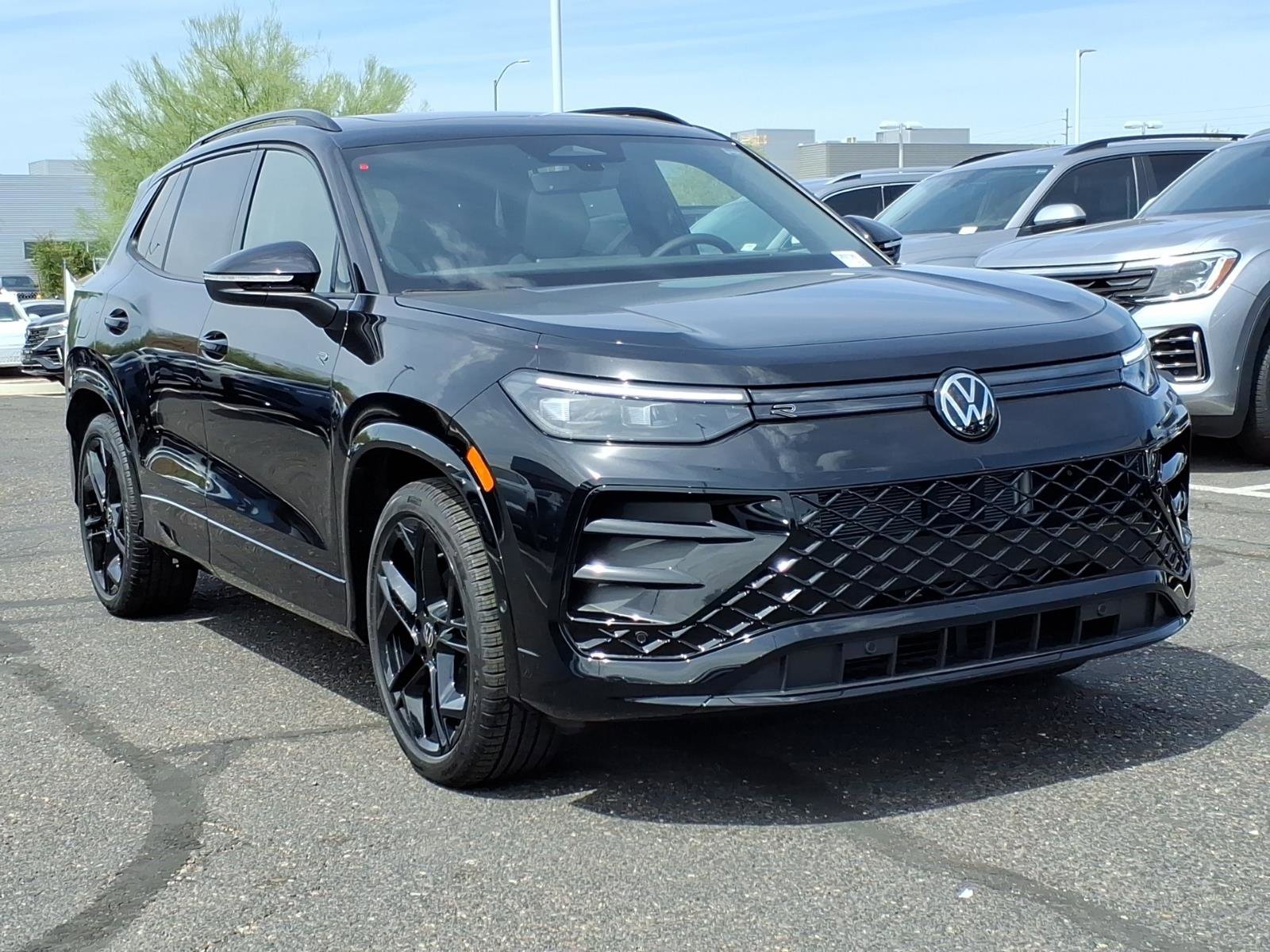 New 2026 Volkswagen Tiguan SE R-Line image 1