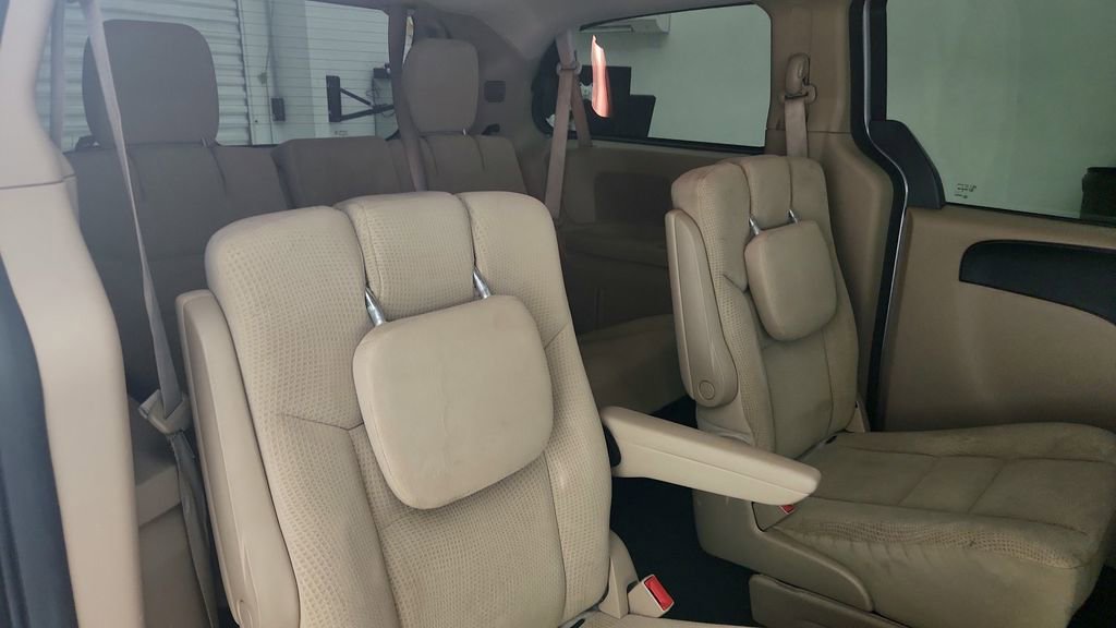 Used 2016 Dodge Grand Caravan SXT FWD image 22
