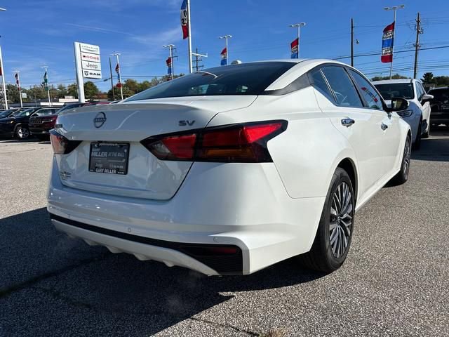Used 2023 Nissan Altima 2.5 SV FWD image 3