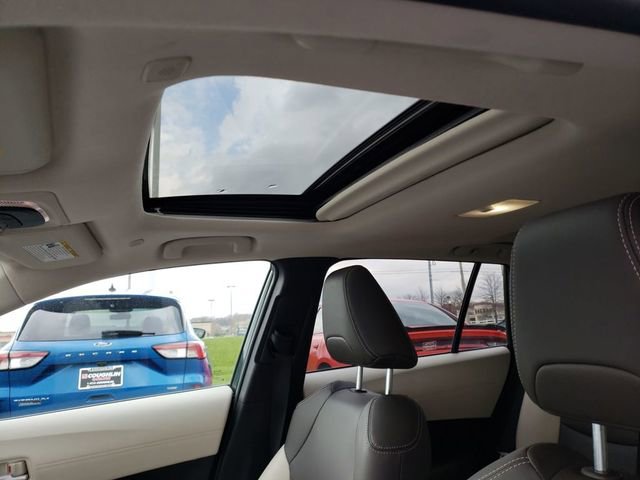 Used 2023 Toyota Corolla Cross XLE w/ Convenience Package AWD/4WD image 21