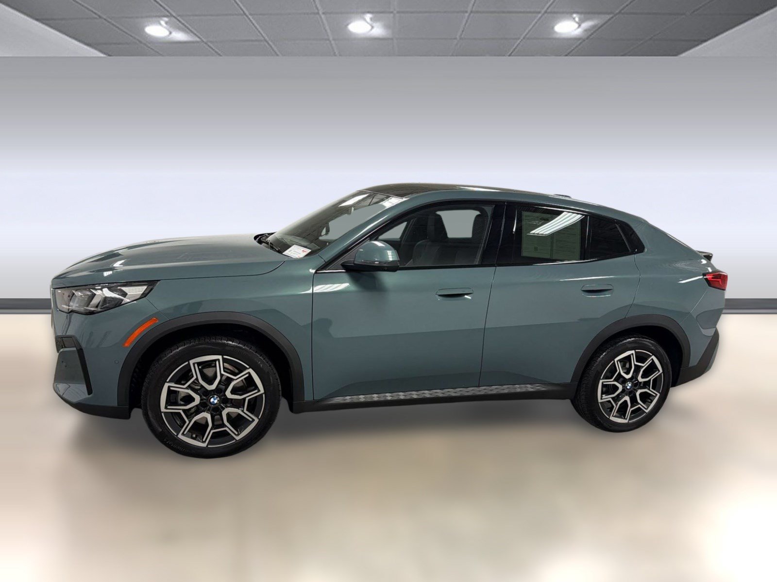 Certified 2025 BMW X2 xDrive28i AWD/4WD image 2