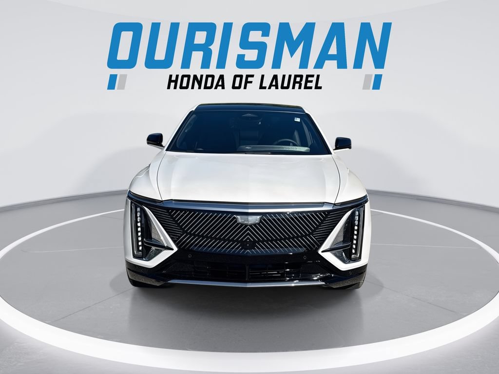 Used 2025 Cadillac Lyriq Luxury w/ LPO, Floor Liner Package AWD/4WD image 3