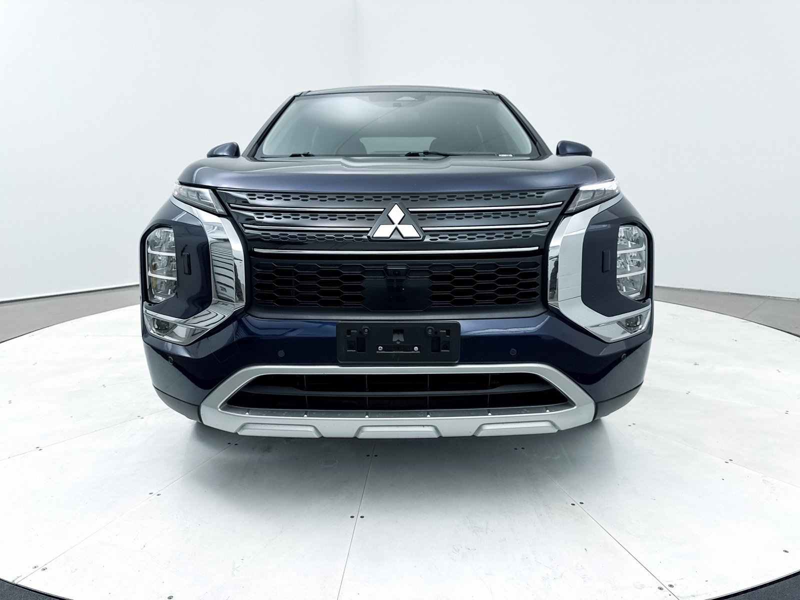 Used 2023 Mitsubishi Outlander SE image 12